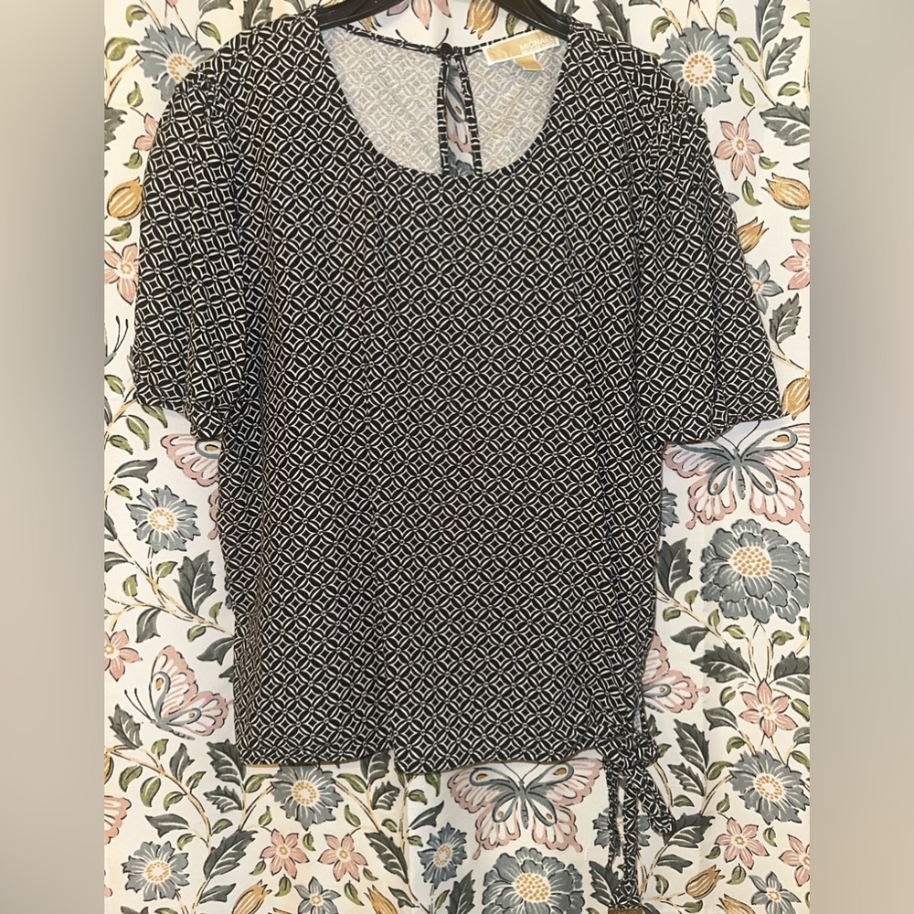 Michaels Black and White Patterned Blouse